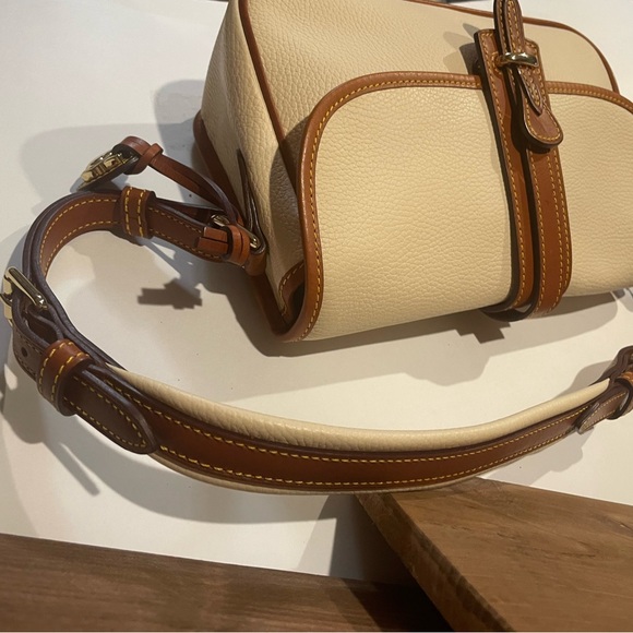 Dooney & Bourke Cream and Brown Shoulder Bag - Picture 6 of 11